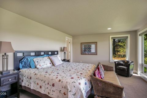 Tiny photo for 16845 Varco Road, Bend, OR 97703 (MLS # 220222787)