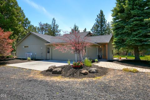 Tiny photo for 16845 Varco Road, Bend, OR 97703 (MLS # 220222787)