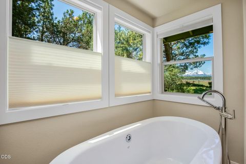 Tiny photo for 16845 Varco Road, Bend, OR 97703 (MLS # 220222787)