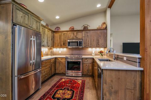 Tiny photo for 16845 Varco Road, Bend, OR 97703 (MLS # 220222787)