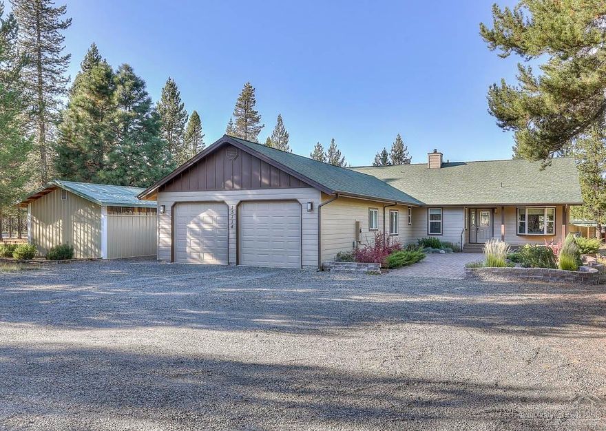 4.25 Acre Horse Property & Home Near US Forest Lands! Almost 2000sf custom home features vaulted great room w/cork floor & cert wd stv, open dining/kitchen w/slab granite, B-bar, SS appl, B-nook w/bay window seat, pantry, 3Bd+office/2.5Ba, vaulted master w/patio access, walk-in, 6' soaking tub + shower, big laundry/mud room w/sink + craft room w/storage, att garage, FA Heat & Central AC, 43x54 insulated/heated shop w/4-bays, 1300sf 2-stall Barn w/tack, 2-pipe fenced holding areas + large pipe fenced arena!