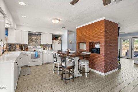 Tiny photo for 728 W Valley View RD, Ashland, OR 97520 (MLS # 220227392)