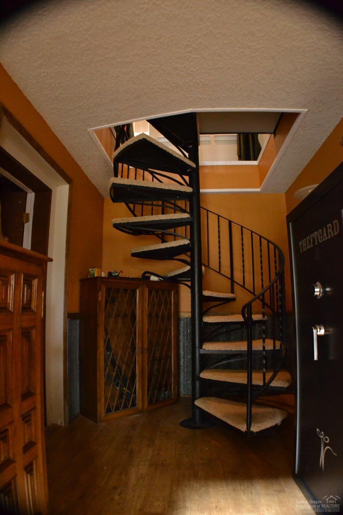 Knob Hill - Residential