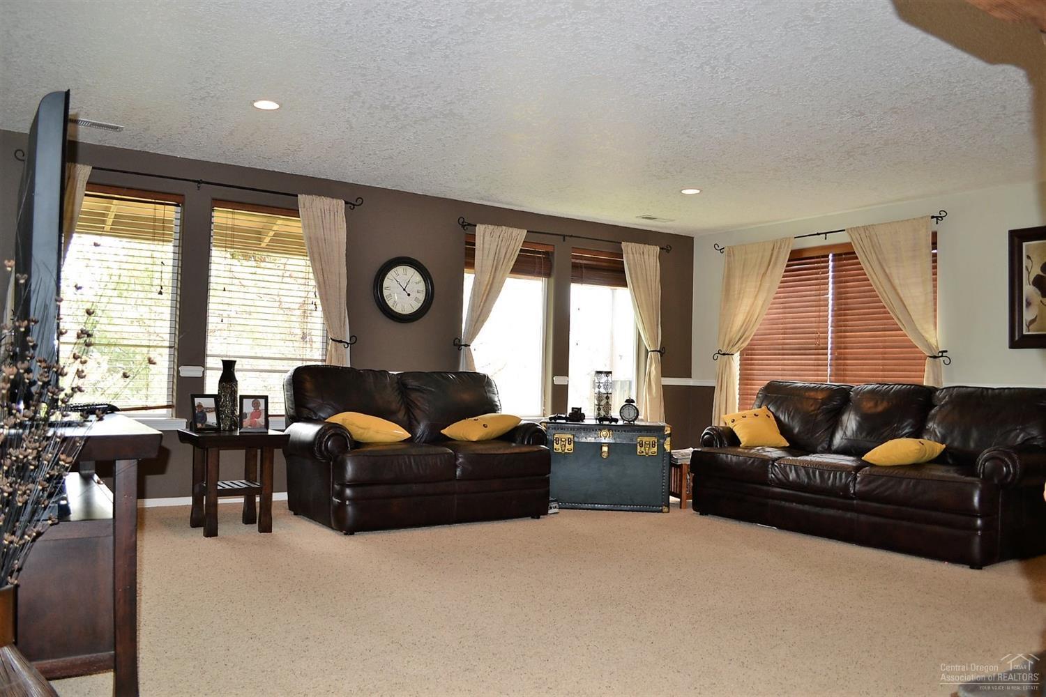 Knob Hill - Residential