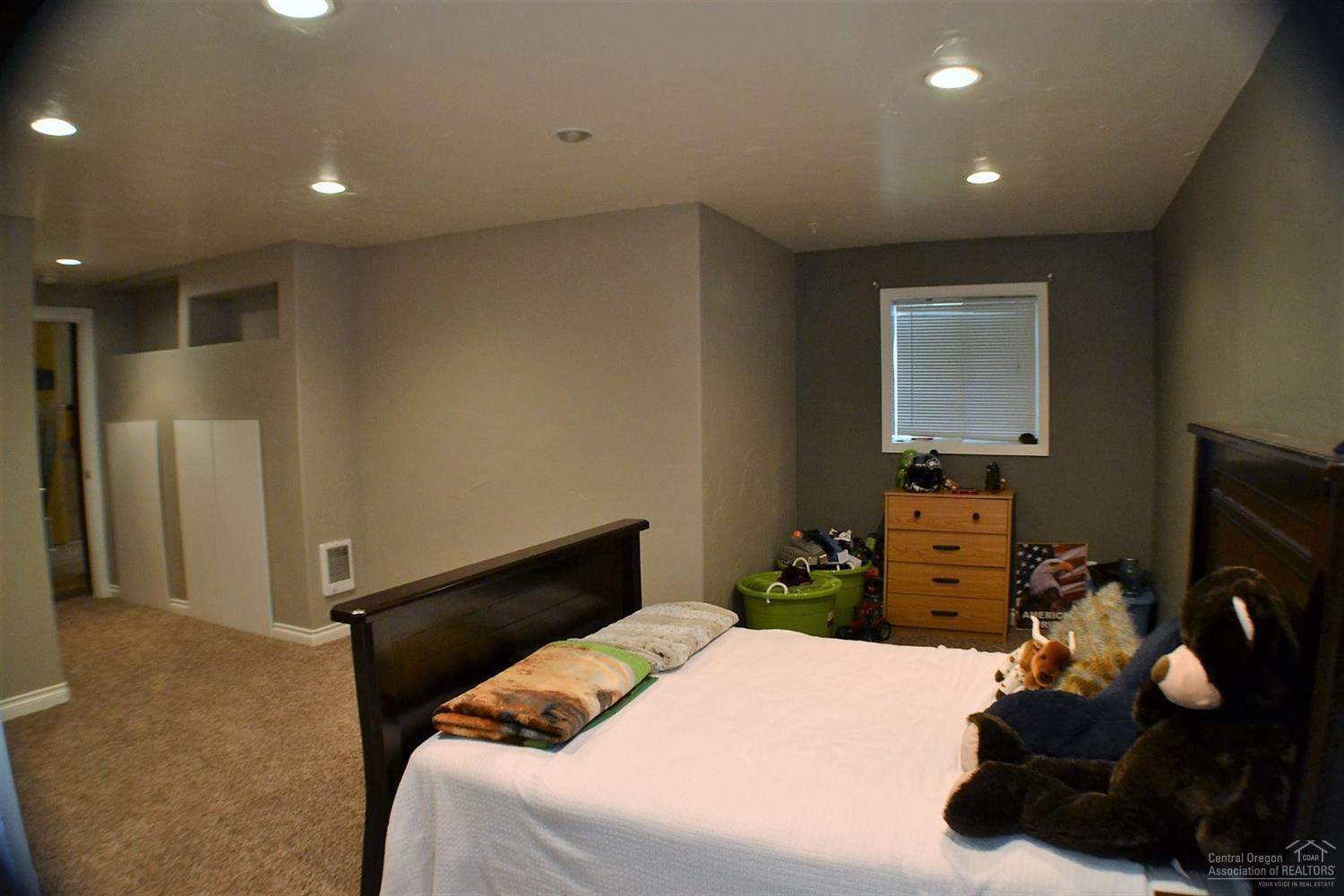 Knob Hill - Residential