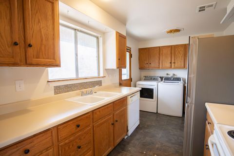 Tiny photo for 10556 Wright Avenue, Klamath Falls, OR 97603 (MLS # 220220139)