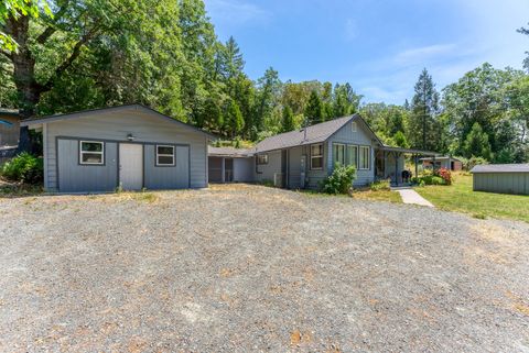 Photo of 5100 N River Road, Gold Hill, OR 97525 (MLS # 220211512)