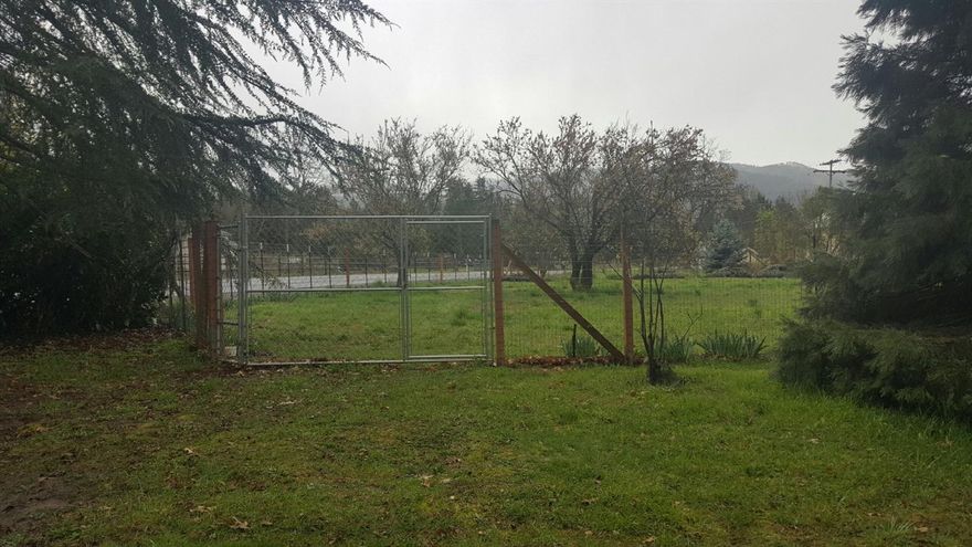 Fantastic Location with the perfect amount of Land! Main level Master, versatile floor plan, great natural light throughout. TID rights, detached garage and so much more!