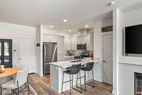 Tiny photo for 2547 NE Purcell Boulevard, Bend, OR 97701 (MLS # 220224271)