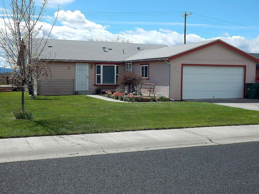 great 3 bedroom, 2 bath home, open floor split floor plan with vaulted ceilings, master suite overlooks the back deck and views of the valley, really nice walk-in closet, new heating and air conditioning system, this home has an attached 2 car garage with a workman's corner. Extra parking on the side, landscaped yard with sprinkler system, really nice front and back deck. Easy to show.