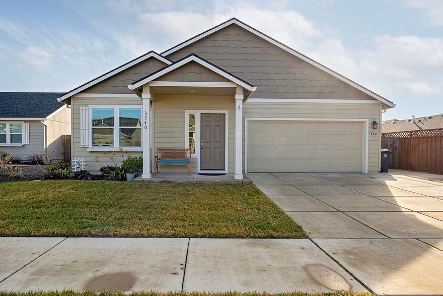 This Hudson floor plan was built in 2019 by Hayden Homes. This single level 3 bed/2 bath has 1574 sf with an open floor plan. The kitchen is the heart of the home with beautiful granite countertops, spacious cabinets and pantry, gas stove and stainless-steel appliances included.
The private main bedroom is well appointed with the ensuite featuring dual vanity, shower, and walk in closet. The 2 guest bedrooms are near the front of the house with a shared bathroom in the middle. The living room is a comfortable and relaxing space with access to the backyard through the dining area. Covered patio and another patio/slider off the main bedroom. Inside laundry including washer and dryer. The property is fenced, landscaped with timed sprinklers front and back. This is one you don't want to miss out on. Come see it in person.