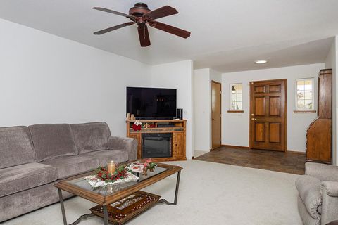Tiny photo for 2206 Egret Court, Grants Pass, OR 97526 (MLS # 220212728)