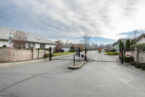 Tiny photo for 2206 Egret Court, Grants Pass, OR 97526 (MLS # 220212728)