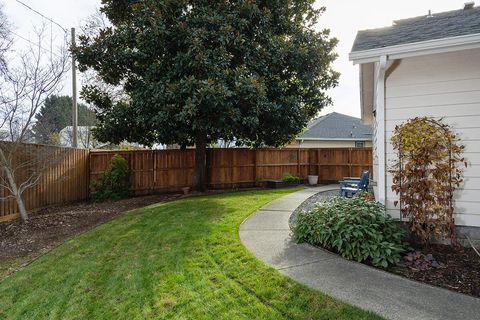 Tiny photo for 2206 Egret Court, Grants Pass, OR 97526 (MLS # 220212728)