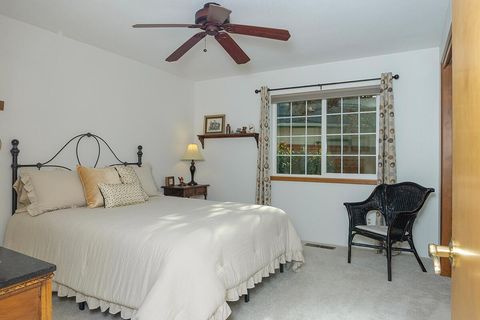 Tiny photo for 2206 Egret Court, Grants Pass, OR 97526 (MLS # 220212728)