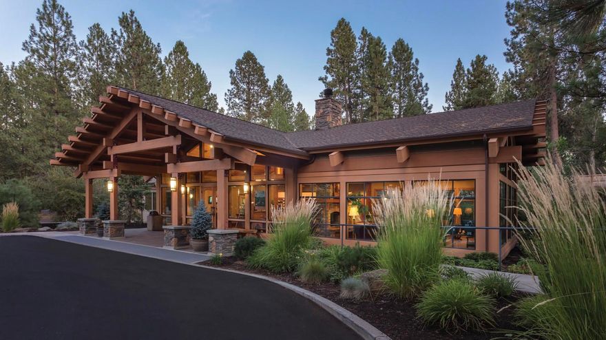 Inn of the Seventh Mountain Resort 1/6th ownership condo and 8 weeks per year (every six weeks)! This is your opportunity to own a vacation Home in Bend, Oregon! Minutes to Mt. Bachelor and to downtown. The resort has all the amenities you want, including two large heated swimming pools and three spas, kids' pool, fitness center, bar/restaurant, outdoor fire pits, ice skating in winter, mini golf, disc golf, tennis and pickle ball. This one bedroom unit has a kitchen, bathroom and sleeps two to four comfortably. The unit is on the third level offering a beautiful forest view with a private deck and owner's closet that locks off. The third level condos are the most highly desirable condos in this complex! The resort offers easy access to the Deschutes River Trail, horse riding, mountain biking and whitewater rafting trips. Washer and dryer and ice machine are available in the building. The HOA includes all utilities. RV/Boat parking and extra storage space for owners.