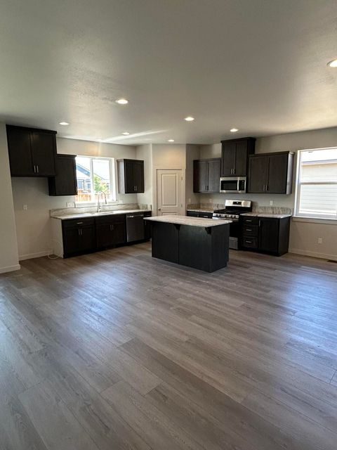 Tiny photo for 3200 NW Dogwood Avenue, Redmond, OR 97756 (MLS # 220221296)