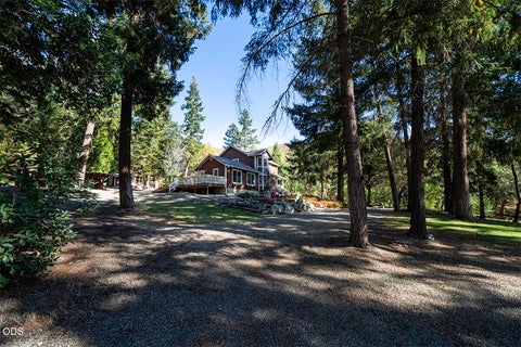 Photo of 17450 N Applegate Road, Grants Pass, OR 97527 (MLS # 220230630)