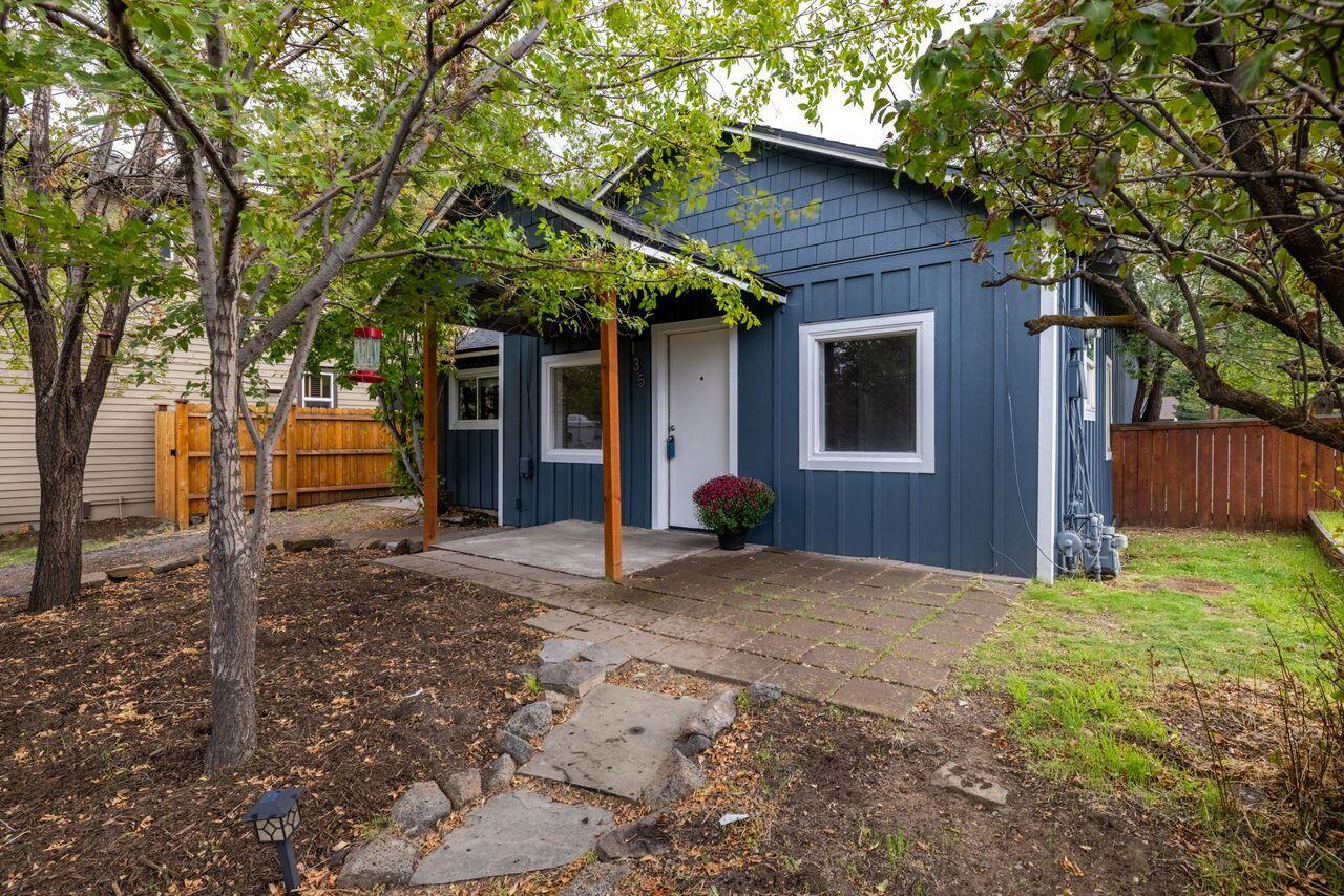 135 SE Roosevelt Avenue