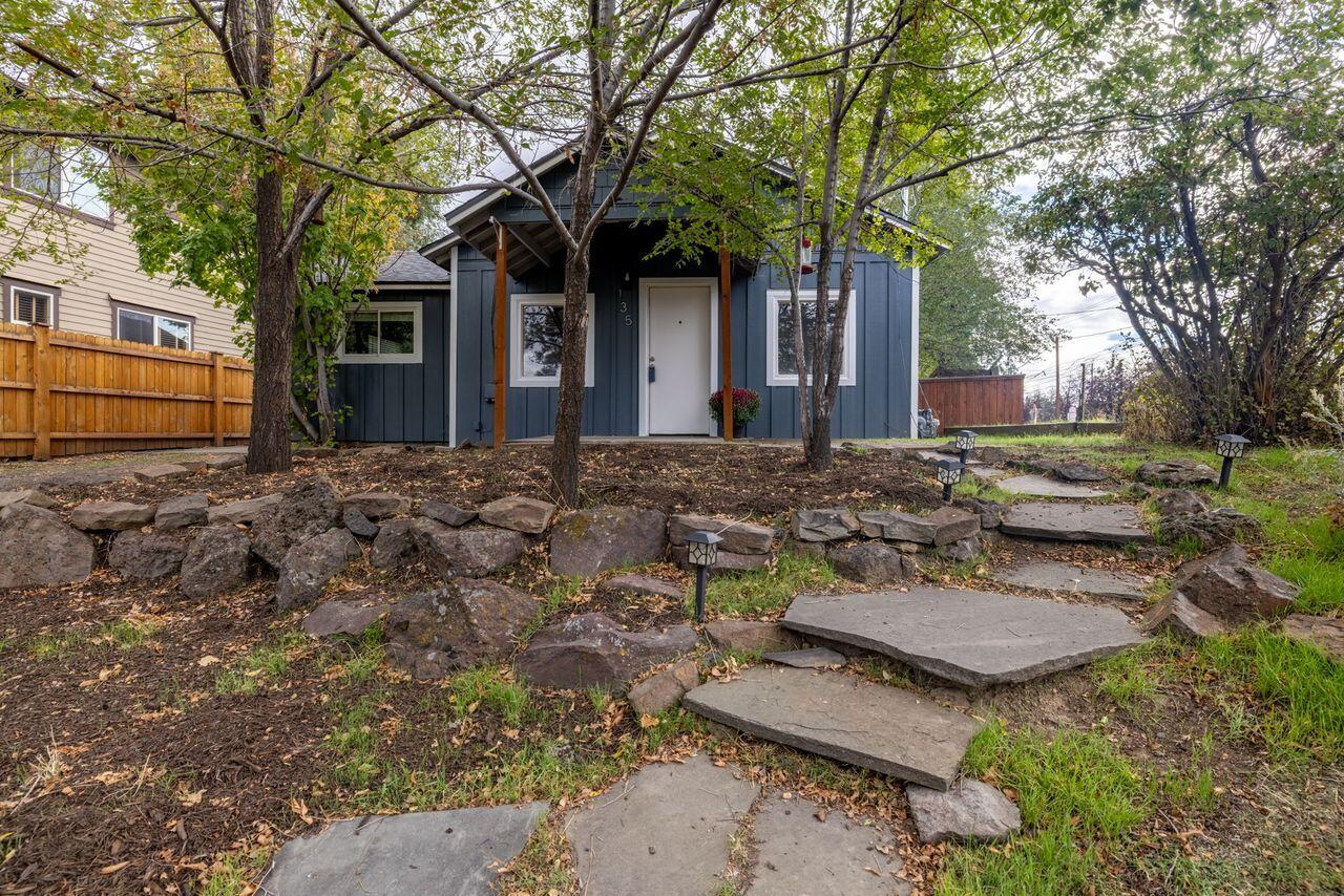 135 SE Roosevelt Avenue