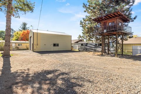 Tiny photo for 5752 Denver Avenue, Klamath Falls, OR 97603 (MLS # 220211188)