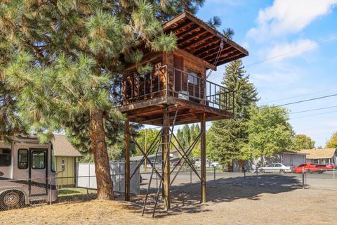 Tiny photo for 5752 Denver Avenue, Klamath Falls, OR 97603 (MLS # 220211188)