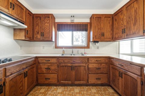 Tiny photo for 5752 Denver Avenue, Klamath Falls, OR 97603 (MLS # 220211188)