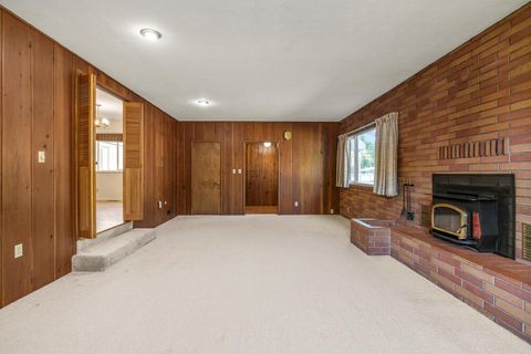 Tiny photo for 5752 Denver Avenue, Klamath Falls, OR 97603 (MLS # 220211188)