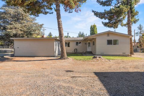 Tiny photo for 5752 Denver Avenue, Klamath Falls, OR 97603 (MLS # 220211188)