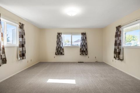 Tiny photo for 5752 Denver Avenue, Klamath Falls, OR 97603 (MLS # 220211188)