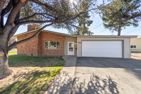 Photo of 5752 Denver Avenue, Klamath Falls, OR 97603 (MLS # 220211188) Photo of 5752 Denver Avenue, Klamath Falls, OR 97603 (MLS # 220211188)