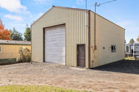 Tiny photo for 5752 Denver Avenue, Klamath Falls, OR 97603 (MLS # 220211188)