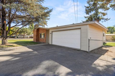 Tiny photo for 5752 Denver Avenue, Klamath Falls, OR 97603 (MLS # 220211188)