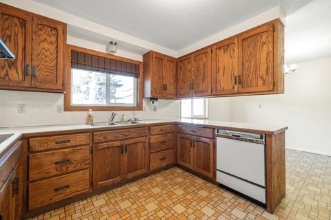Tiny photo for 5752 Denver Avenue, Klamath Falls, OR 97603 (MLS # 220211188)