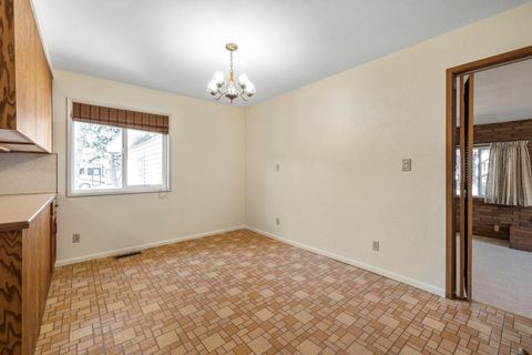 Tiny photo for 5752 Denver Avenue, Klamath Falls, OR 97603 (MLS # 220211188)