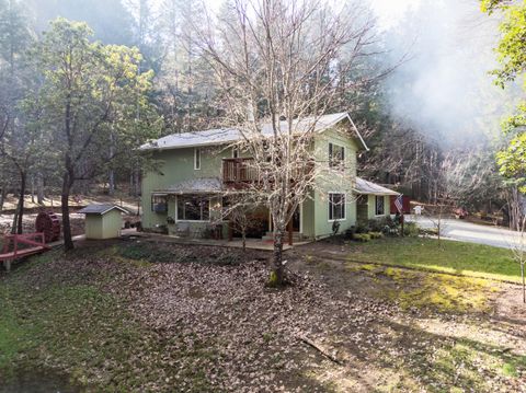 Tiny photo for 304 Woodlake Drive, Grants Pass, OR 97527 (MLS # 220215682)