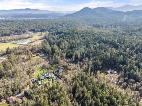 Tiny photo for 304 Woodlake Drive, Grants Pass, OR 97527 (MLS # 220215682)
