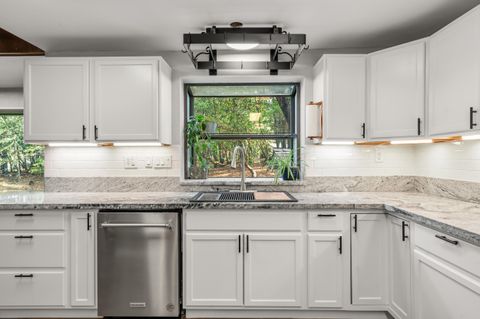 Tiny photo for 304 Woodlake Drive, Grants Pass, OR 97527 (MLS # 220215682)