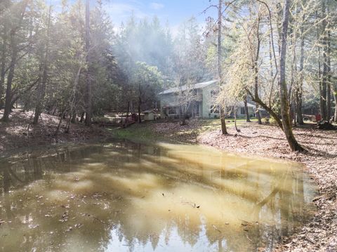 Tiny photo for 304 Woodlake Drive, Grants Pass, OR 97527 (MLS # 220215682)