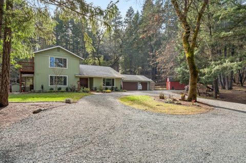 Tiny photo for 304 Woodlake Drive, Grants Pass, OR 97527 (MLS # 220215682)