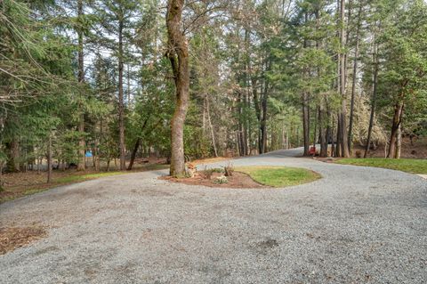 Tiny photo for 304 Woodlake Drive, Grants Pass, OR 97527 (MLS # 220215682)