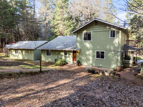 Tiny photo for 304 Woodlake Drive, Grants Pass, OR 97527 (MLS # 220215682)