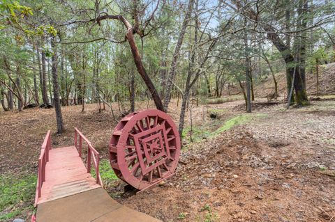 Tiny photo for 304 Woodlake Drive, Grants Pass, OR 97527 (MLS # 220215682)