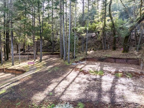 Tiny photo for 304 Woodlake Drive, Grants Pass, OR 97527 (MLS # 220215682)