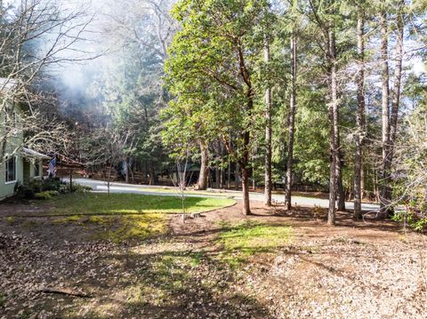 Tiny photo for 304 Woodlake Drive, Grants Pass, OR 97527 (MLS # 220215682)