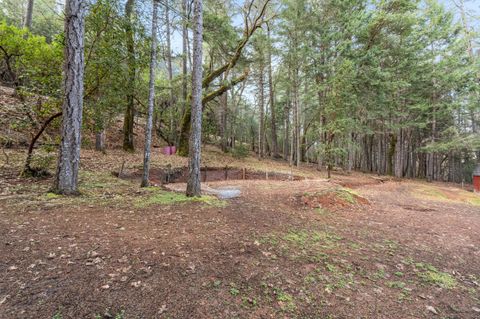 Tiny photo for 304 Woodlake Drive, Grants Pass, OR 97527 (MLS # 220215682)