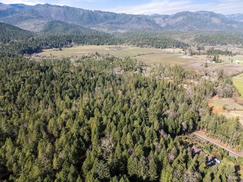 Tiny photo for 304 Woodlake Drive, Grants Pass, OR 97527 (MLS # 220215682)