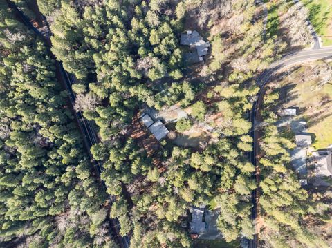 Tiny photo for 304 Woodlake Drive, Grants Pass, OR 97527 (MLS # 220215682)