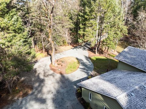 Tiny photo for 304 Woodlake Drive, Grants Pass, OR 97527 (MLS # 220215682)