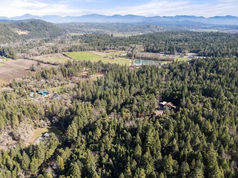 Tiny photo for 304 Woodlake Drive, Grants Pass, OR 97527 (MLS # 220215682)